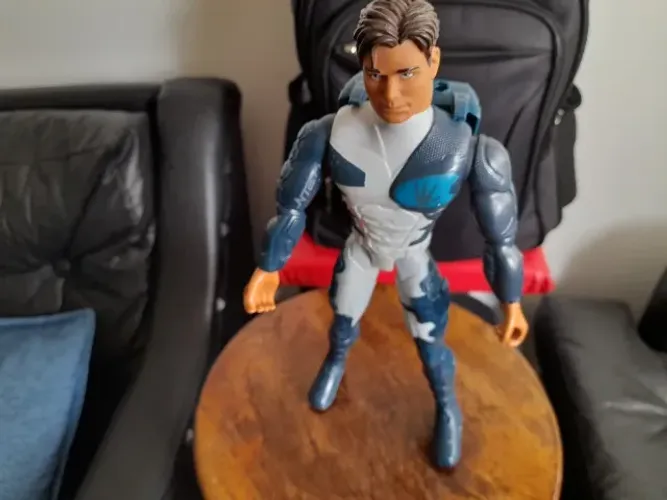 Boneco Max Steel Articulado, 30 cm de altura, ler a descrição