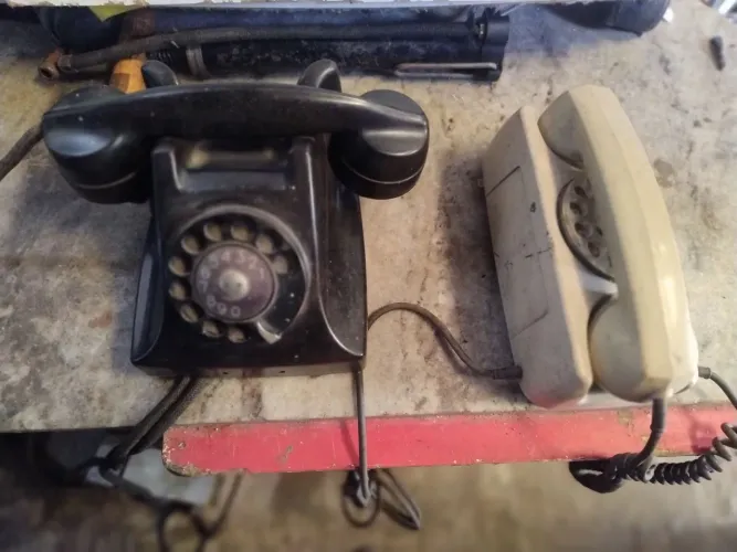 Vende se telefone antigo relíquia