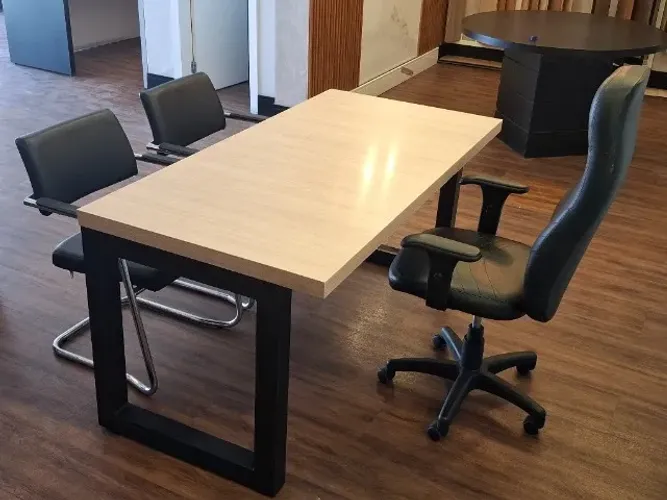 Conjunto Escritório - Mesa, Cadeiras de Atendimento e Cadeira Presidente