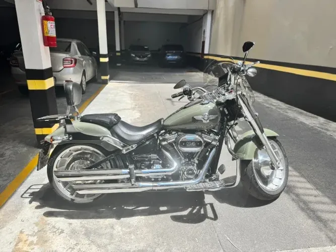 Harley Davidson Fatboy 2021 Verde Militar personalizada SKULL 3200 KM