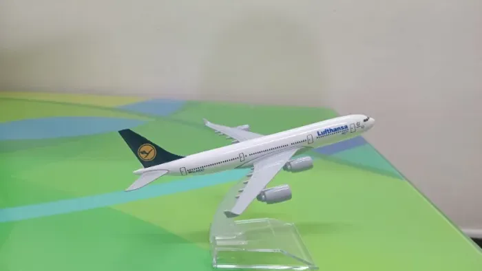 AVIÕES MINIATURA LUFTHANSA - 16cm DECORAR / PRESENTEAR / COLECIONAR.
