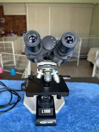 Microscópio biológico binocular L1000