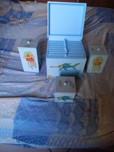 Kit bebê feito em madeira a venda