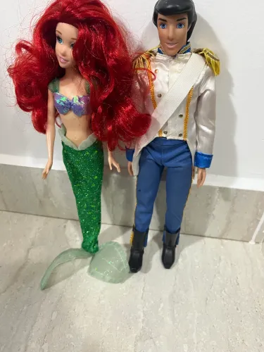 Casal Clássico Disney: Bonecos Ariel (Pequena Sereia) e Príncipe Eric