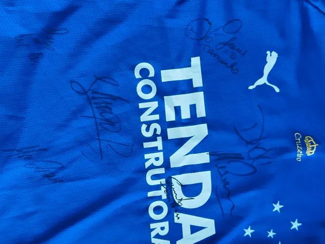Vendo camisa autografada e original do Cruzeiro