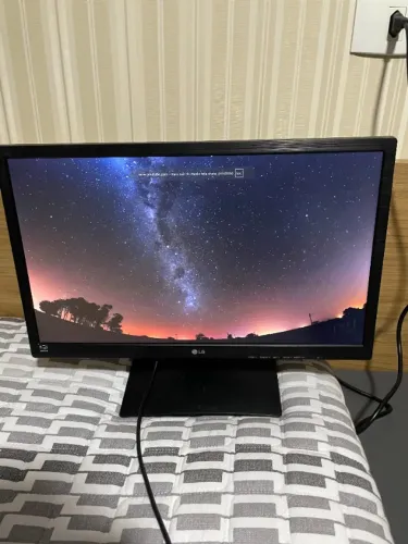 Monitor LG 22'' Polegadas FULL HD (HDMI/VGA/DVI) IPS Com Suporte