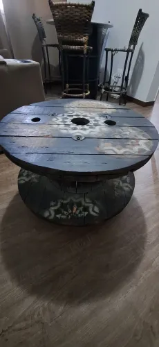 Vendo mesa carretel c Rodízio e Mesa tambor c Banquetas