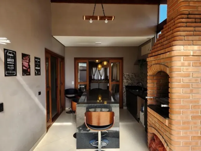 CASA A VENDA EM TERESÓPOLIS