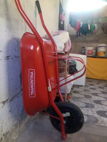 Carrinho de mão Tramontina semi-novo