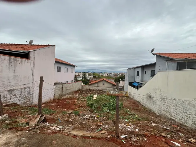 Vendo terreno no bairro Colina Verde em Pouso Alegre MG