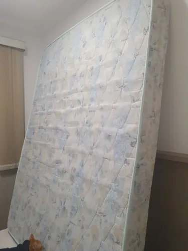Cama de Casal + Colchão Casal em Bom Estado
