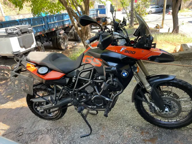 VENDO OU TROCO F800 EXTREMAMENTE NOVA