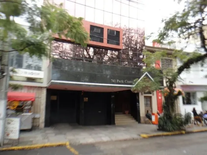 Sala comercial com uma vaga de garagem no bairro Bom Fim em Porto Alegre