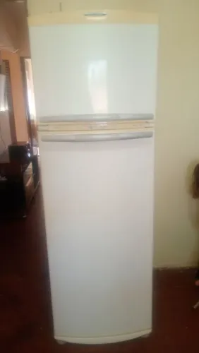 VENDO GELADEIRA MARCA BRASTEMP FROST FREE 363 LITROS