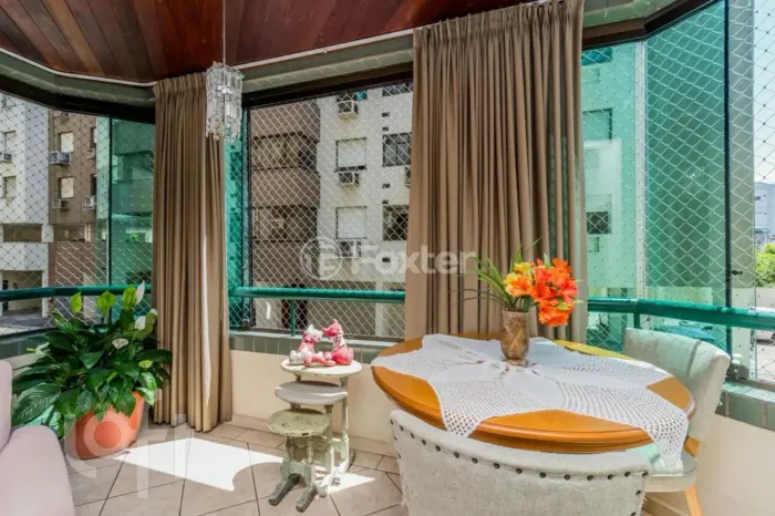 Apartamento Garden à venda no Menino Deus 3 dormitórios, suíte, pátio privativo e 1 vaga