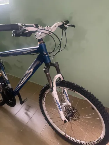  Bicicleta Caloi Elite 2.4 Aro 26 - Azul Metálica (Excelente Estado)