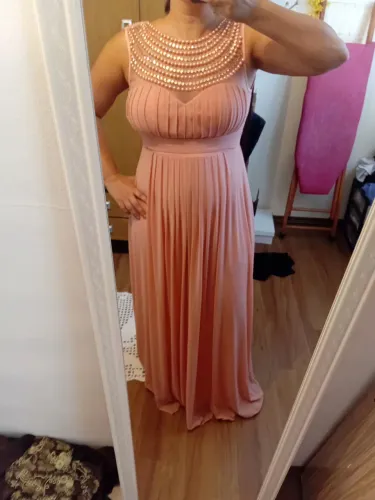 Vestido rosa com pedraria