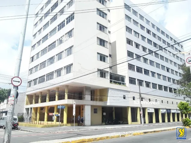 Kitnet prática no Centro, ao lado do Banco Central