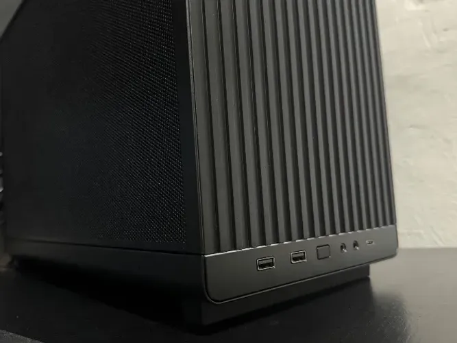 PC Gamer Lian Li - RTX 5060 e Ryzen 5 5500X3D