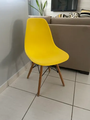 Cadeira Eiffel amarela