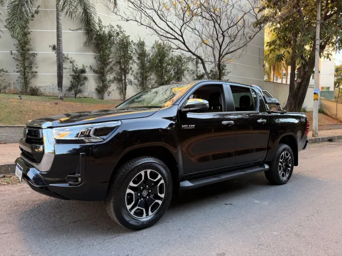 Toyota Hilux CD SRX 4X4 2.8 TDI 16V Diesel Aut. 2023