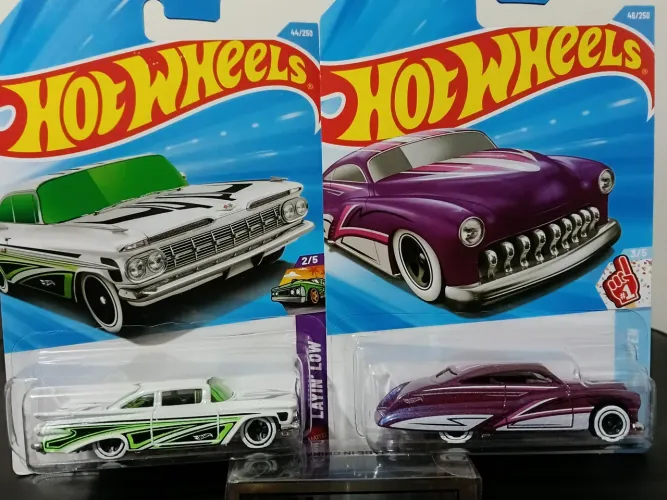 Dupla Hotwheels purple passion e Chevy Impala 59