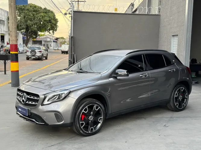 Mercedes-Benz GLA-200 GLA 200 Night 1.6. TB 16V Flex Aut. 2019