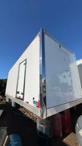 Baú frigorífico GANCHEIRO toco 6.50m