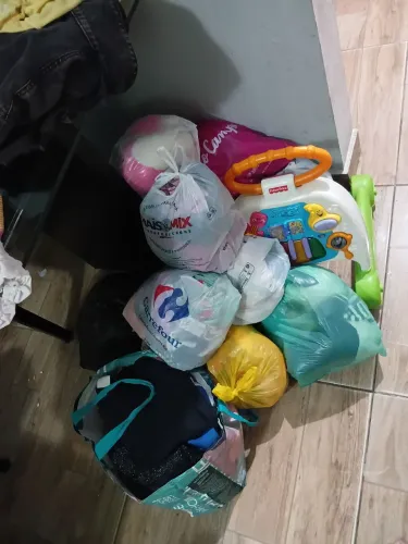 Doação de roupas de criança