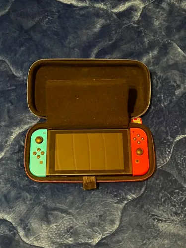 Nintendo Switch V1 + Case