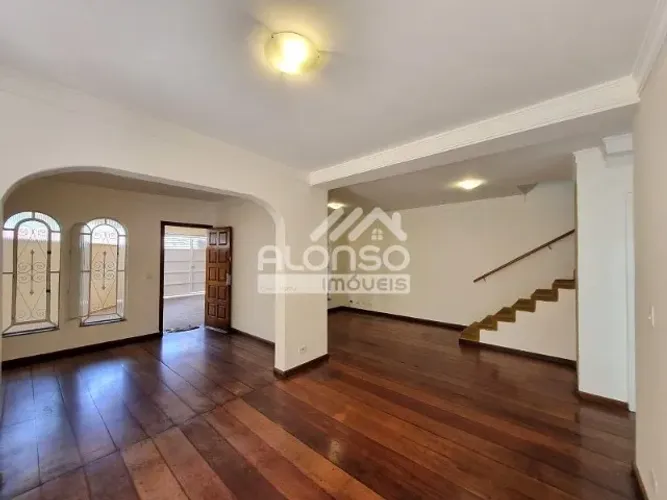 CASA A VENDA, 140m², 4 DORMITÓRIOS, SENDO 3 SUÍTES, VARANDA, JARDIM ESTER, BUTANTA