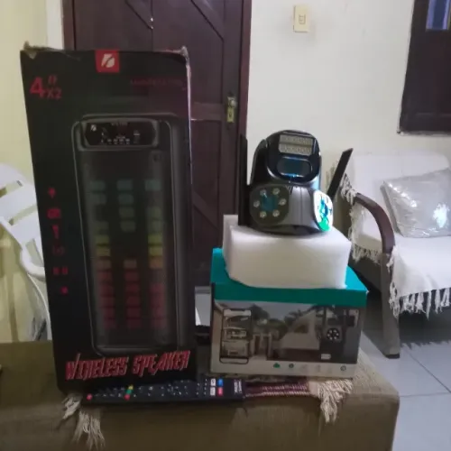 Vendo uma caixa de som e uma câmera residencial com visão noturna fácil de instalar!