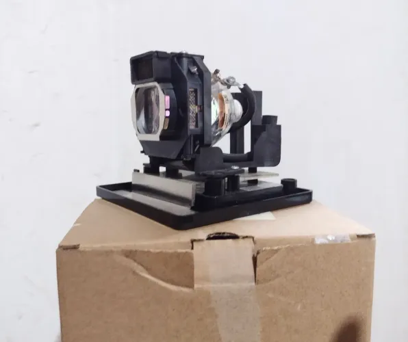 Lâmpada Projetor Panasonic PT-Ae 4000 completa com Case e zerada na caixa.