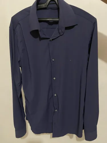 Vendo camisas masculinas de marca semi novas