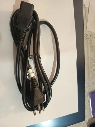 Cabo de energia computador e monitor