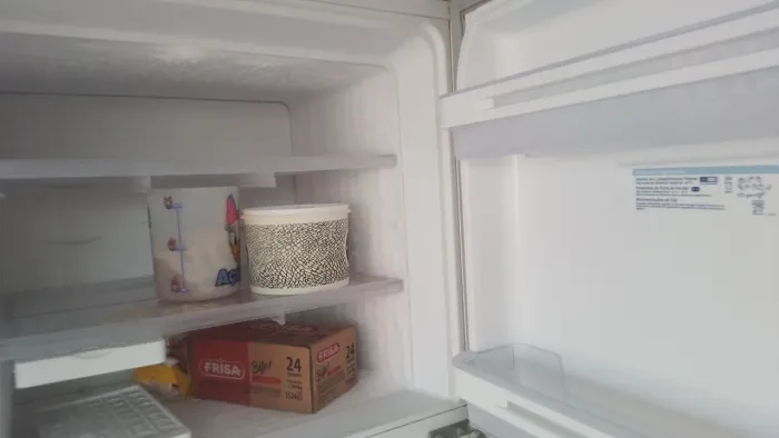 Vendo uma geladeira,uma cama box casal e um microondas