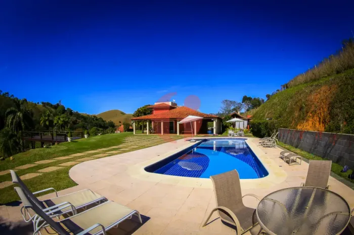 Sítio para venda com 4,86 alqueires - Casa sede com 525m² sendo 05 quartos no bairro Pau d