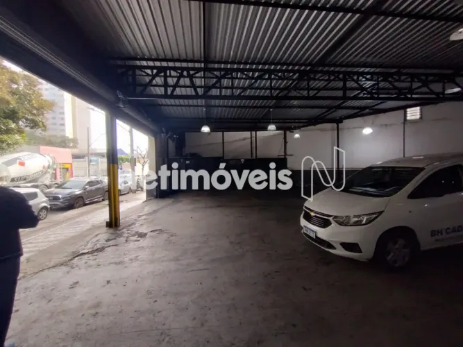 Galpão de 348 m²; à venda no Barro Preto localização estratégica