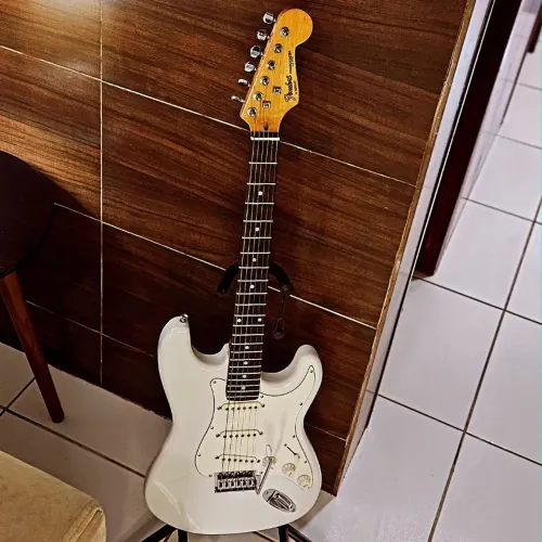 Fender chinesa. 