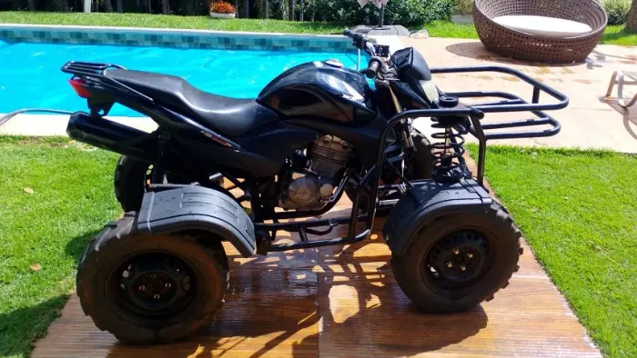 Quadriciclo Honda Customizado 300cc - Forte e Robusto