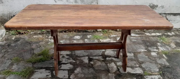 Mesa de madeira maciça Seregeira