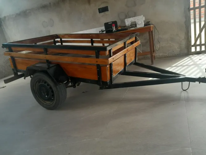 Reboque seminovo à venda