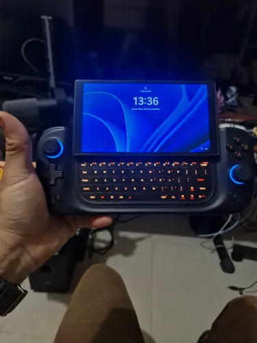 Ayaneo Slide 32gb , 2tera.