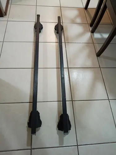 Vende se Rack de teto Thule universal para carros com longarinas