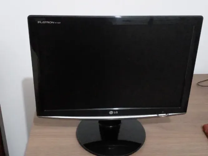 Monitor de LCD com tela widescreen de 17