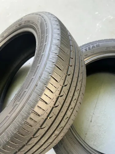 Pneus goodyear efficientgrip 215/55 r17 em otimo estado - leia a descrição