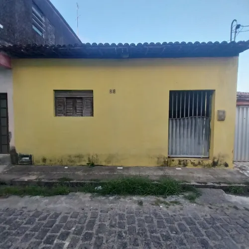 Vende - se uma casa