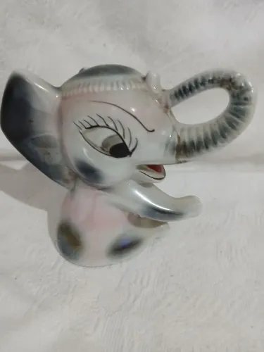 Antiga escultura elefante em porcelana !!