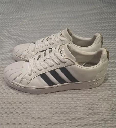 Tênis Adidas Branco com Listras Pretas - Tam. 40