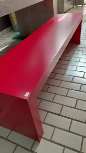 Banco Longo Vermelho Moderno e Robusto - 1,74m